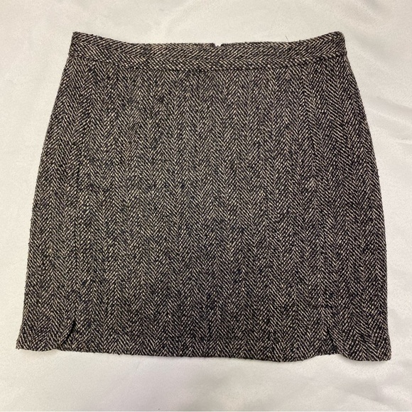 Loft Ann Taylor Dresses & Skirts - Loft Ann Taylor wool blend skirt
Dark Brown/tan color
Size 6